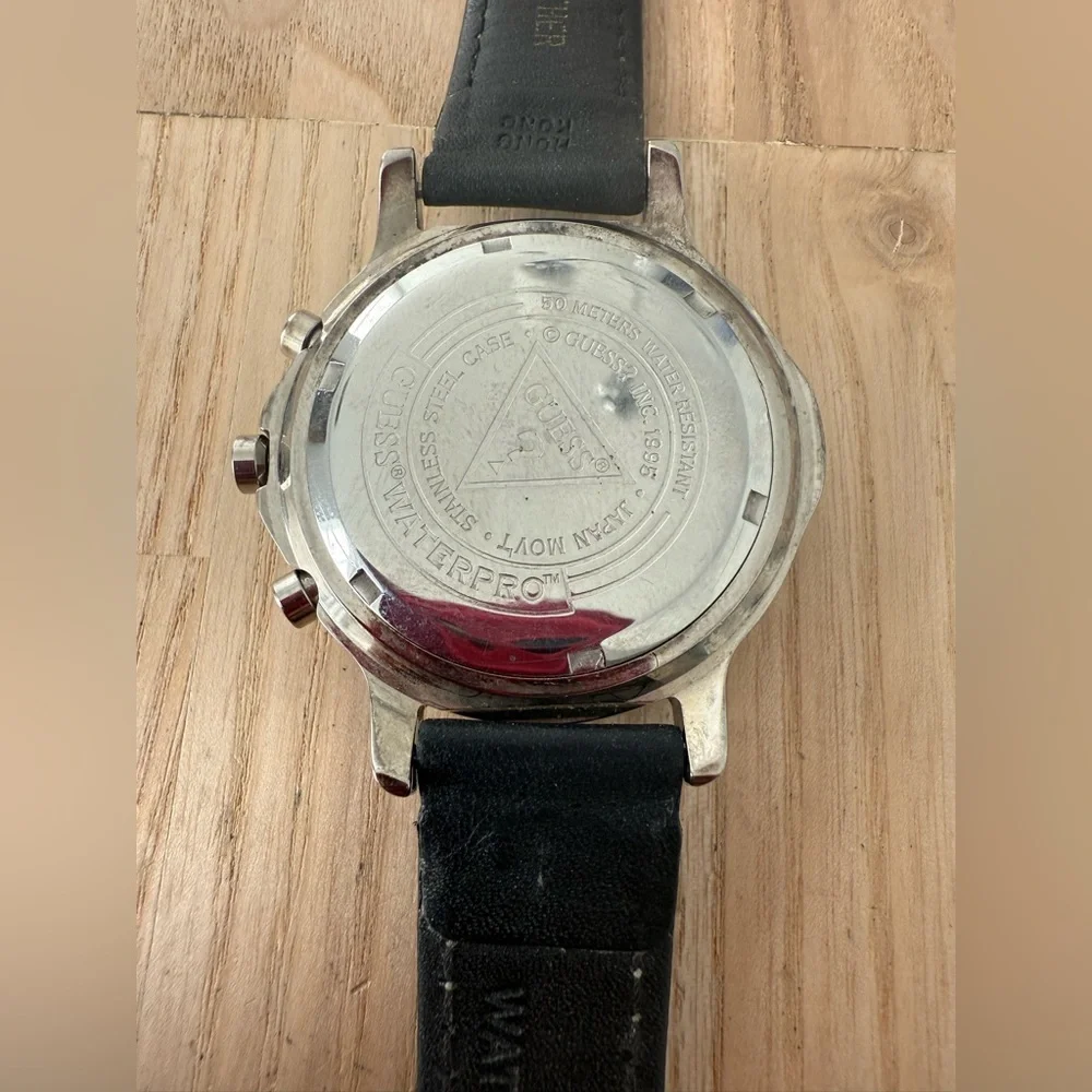 Guess mens waterpro mens black leather sport watch NEW BATTERY